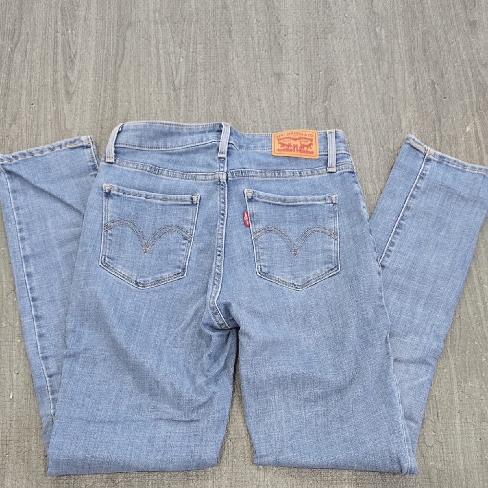 Levi's Women's Light Blue Straight Leg Jeans Size 4 W27 L30
